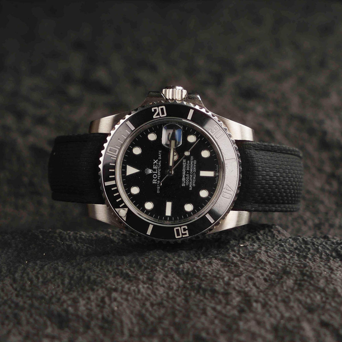【SAILCLOTH-FKM】Space Black DAI-EL™ Curved-end CTS Rubber Strap