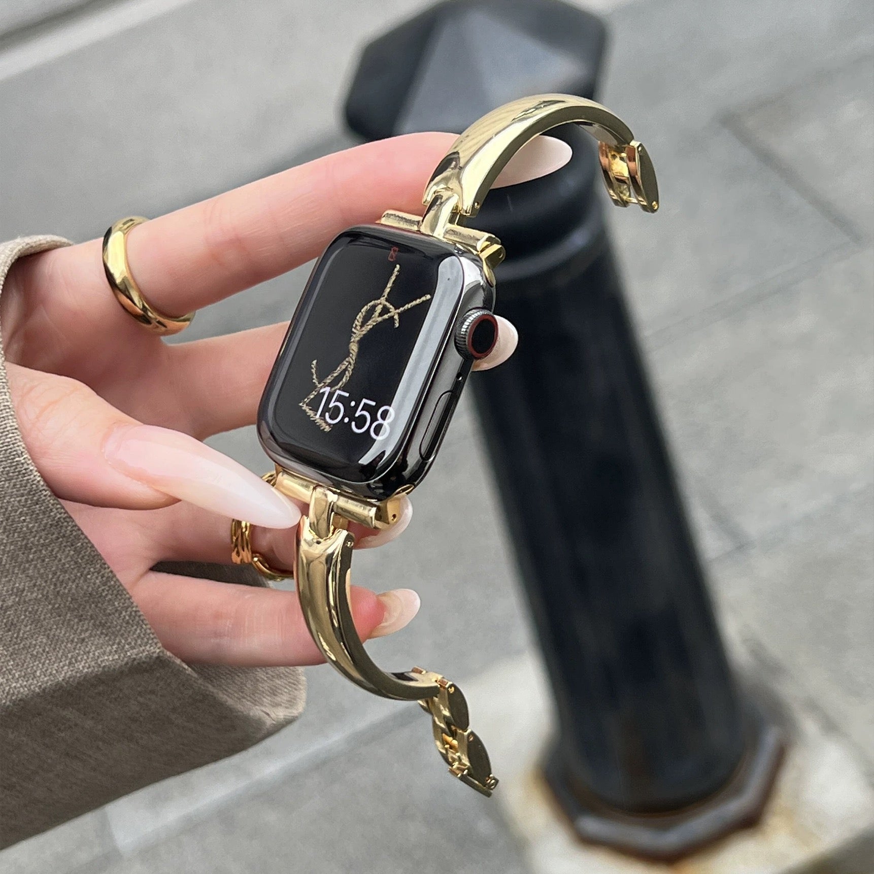 Minimalist Bracelet-Style Metal Strap for Premium Apple Watch