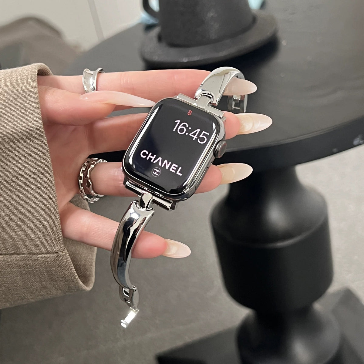 Minimalist Bracelet-Style Metal Strap for Premium Apple Watch