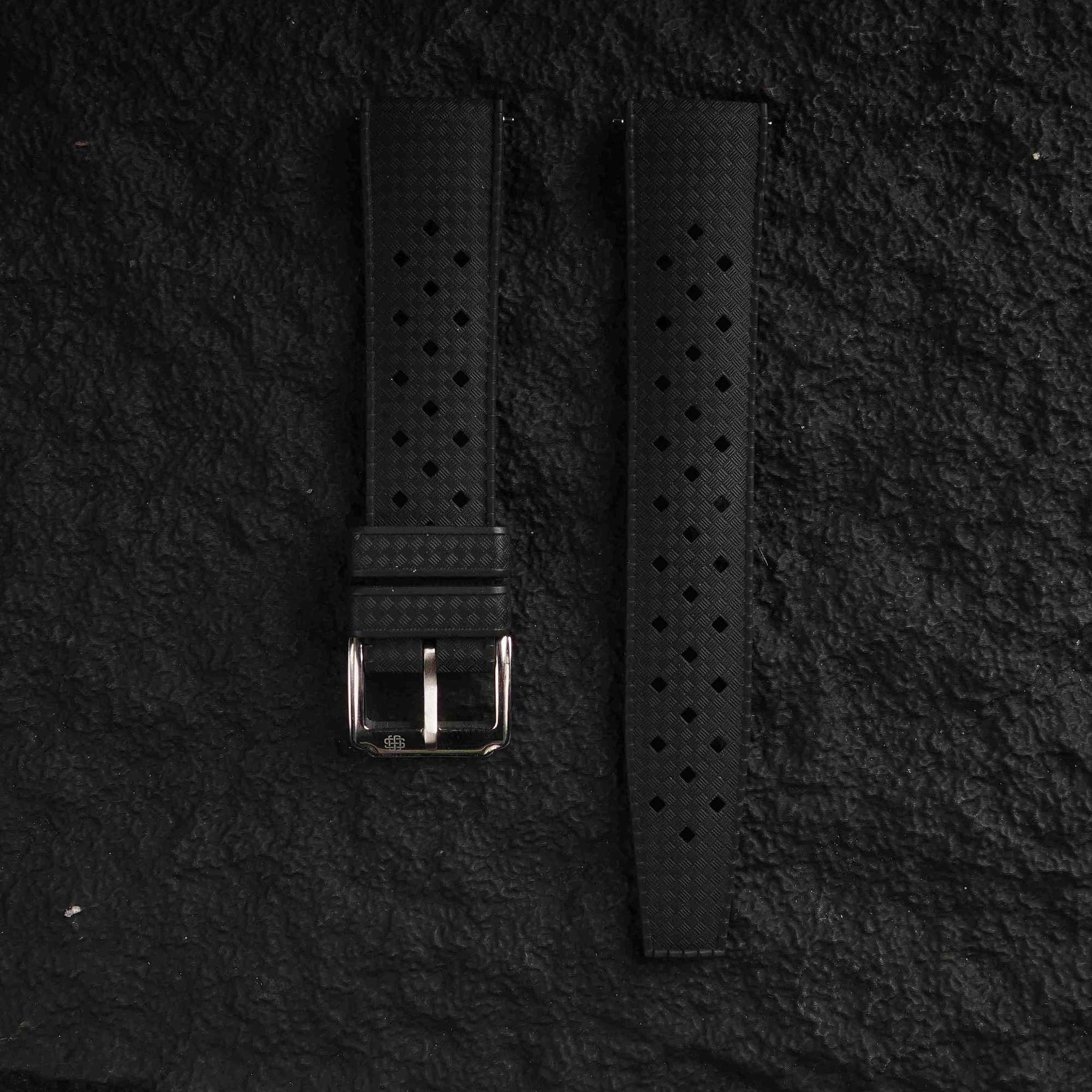 【TROPIC-FKM】Space Black DAI-EL™ Airflow Rubber Strap