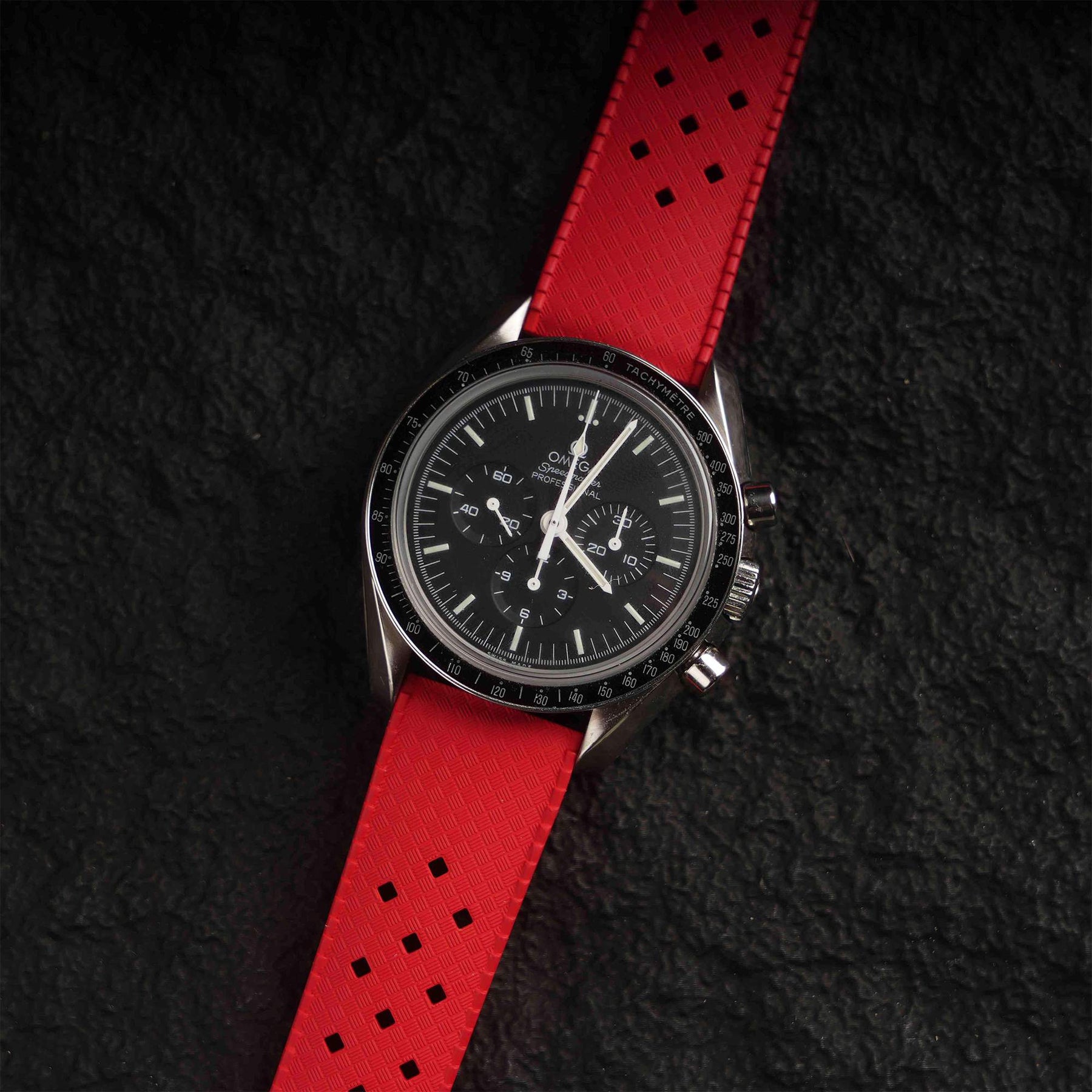【TROPIC-FKM】Red DAI-EL™ Airflow Rubber Strap