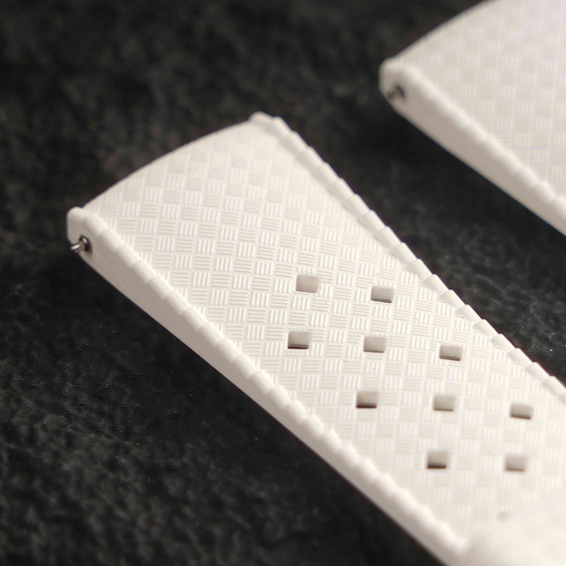 【TROPIC-FKM】White DAI-EL™ Airflow Rubber Strap