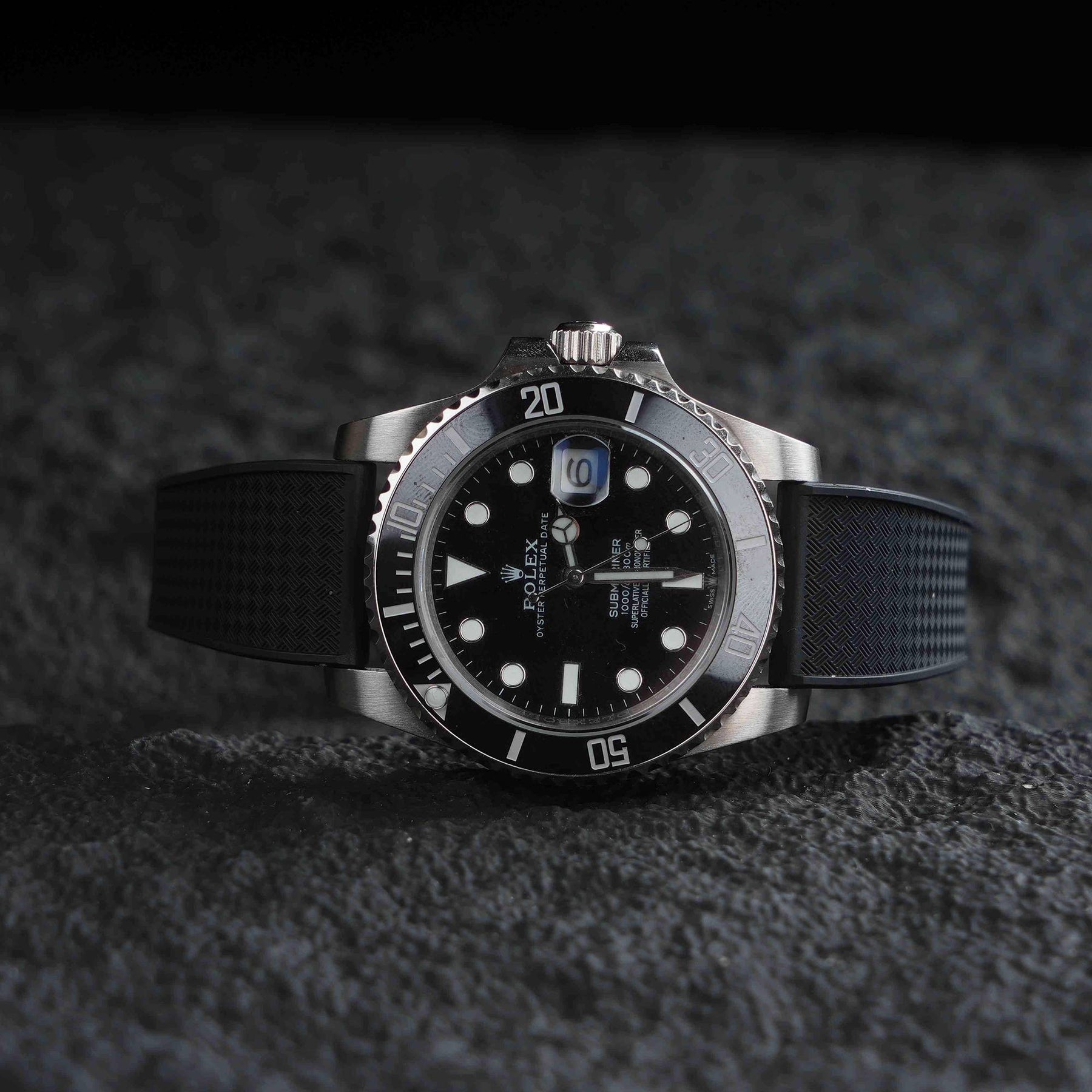 【WAFFLE-FKM】Space Black DAI-EL™ Iconic Rubber Strap