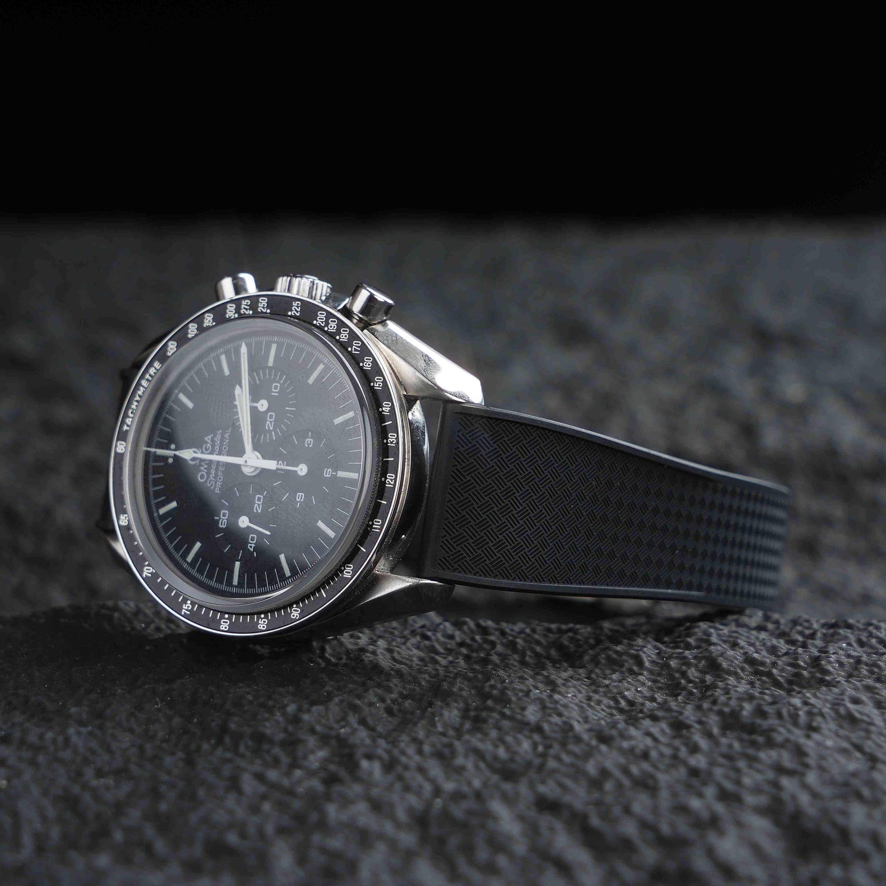 【WAFFLE-FKM】Space Black DAI-EL™ Iconic Rubber Strap
