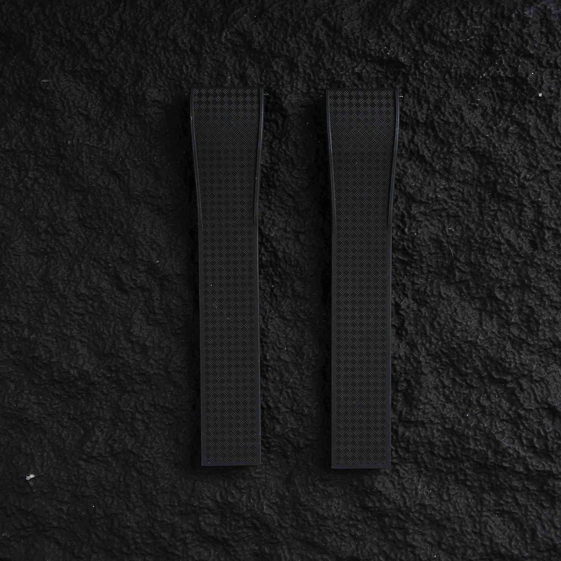 【WAFFLE-FKM】Space Black DAI-EL™ Iconic Rubber Strap