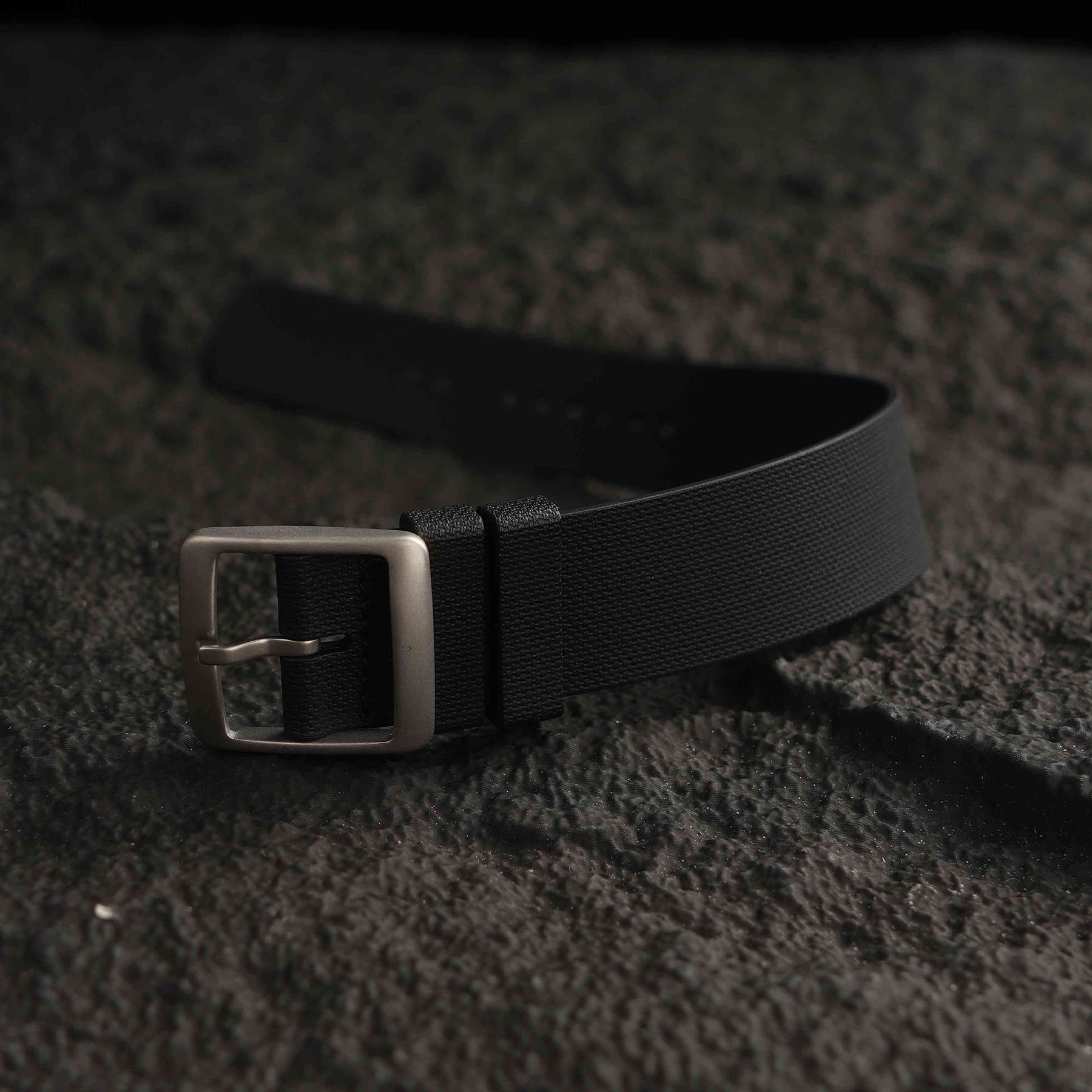 【NATO-FKM】Space Black DAI-EL™ Textured Rubber Strap