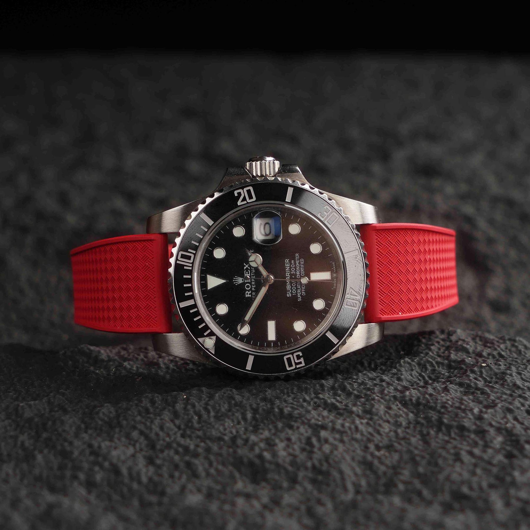 【WAFFLE-FKM】Red DAI-EL™ Iconic Rubber Strap