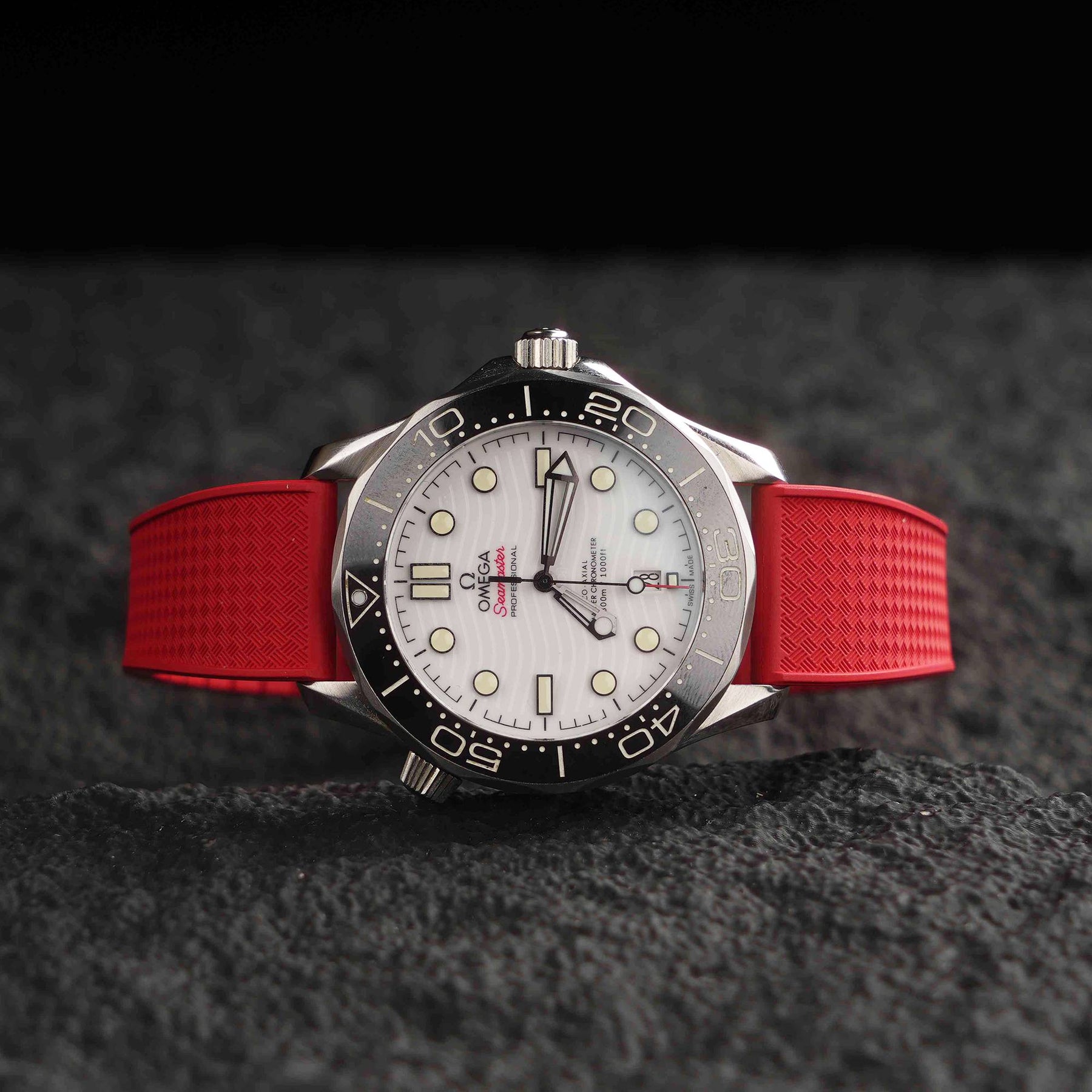 【WAFFLE-FKM】Red DAI-EL™ Iconic Rubber Strap
