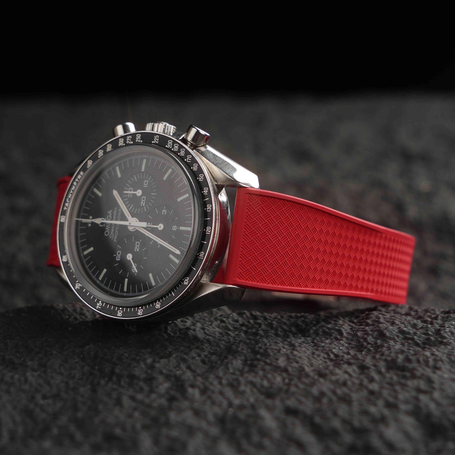 【WAFFLE-FKM】Red DAI-EL™ Iconic Rubber Strap