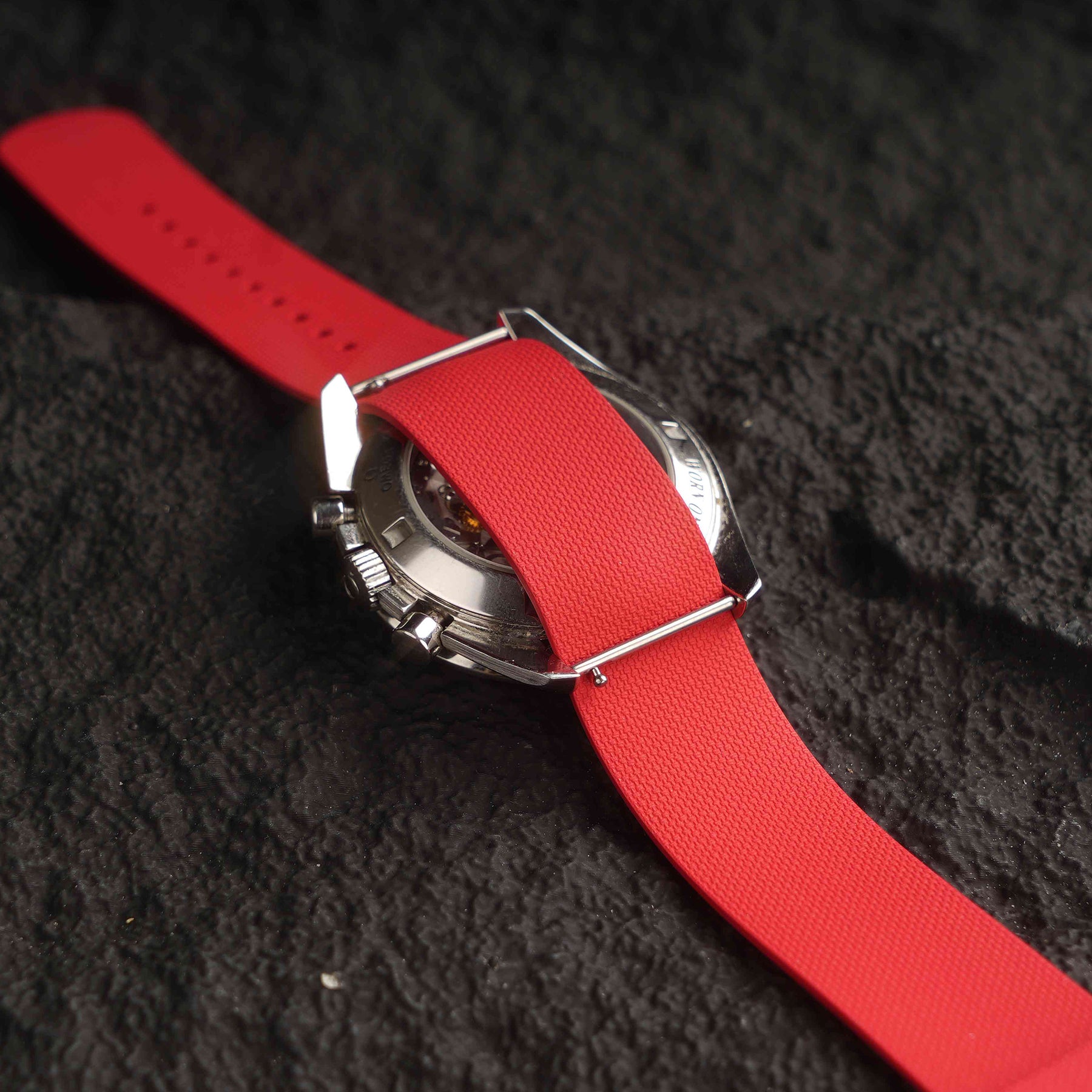 【NATO-FKM】Red DAI-EL™ Textured Rubber Strap