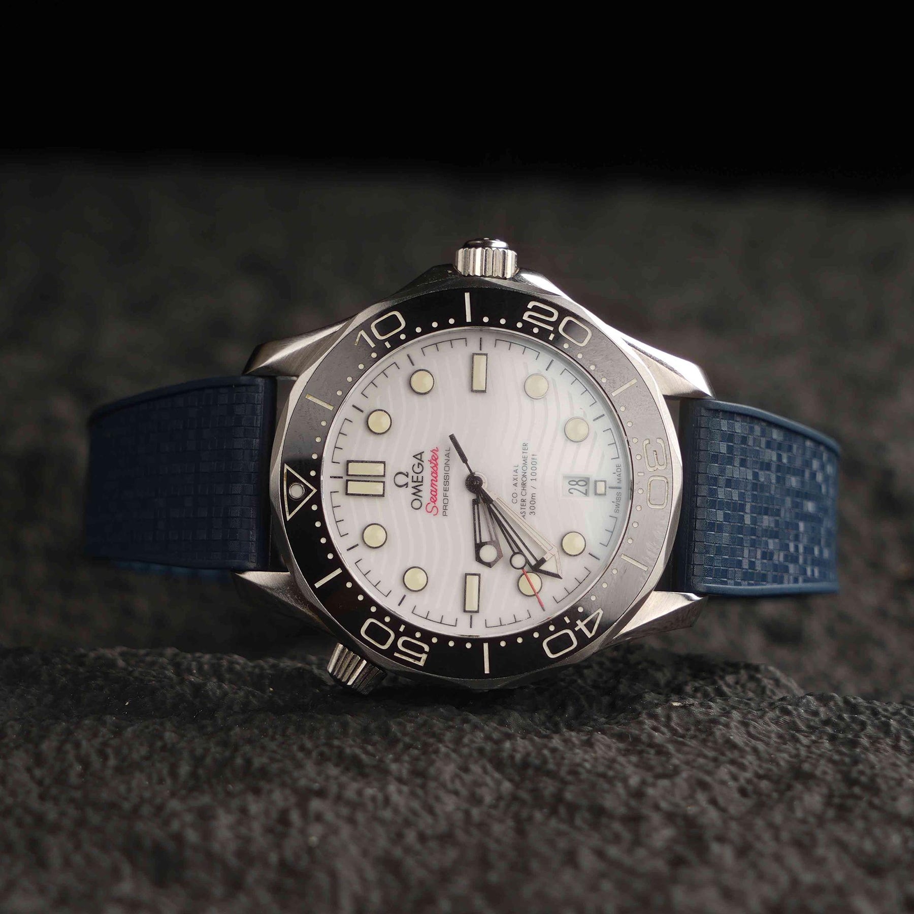 【GRID-FKM】Navy DAI-EL™ Checkered CTS Rubber Strap
