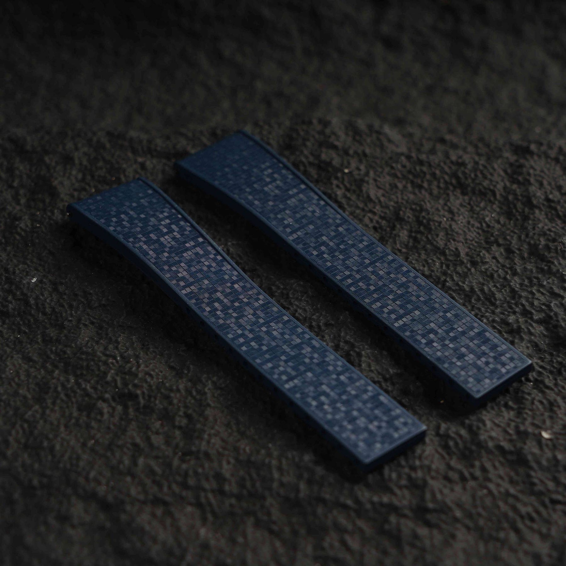 【GRID-FKM】Navy DAI-EL™ Checkered CTS Rubber Strap