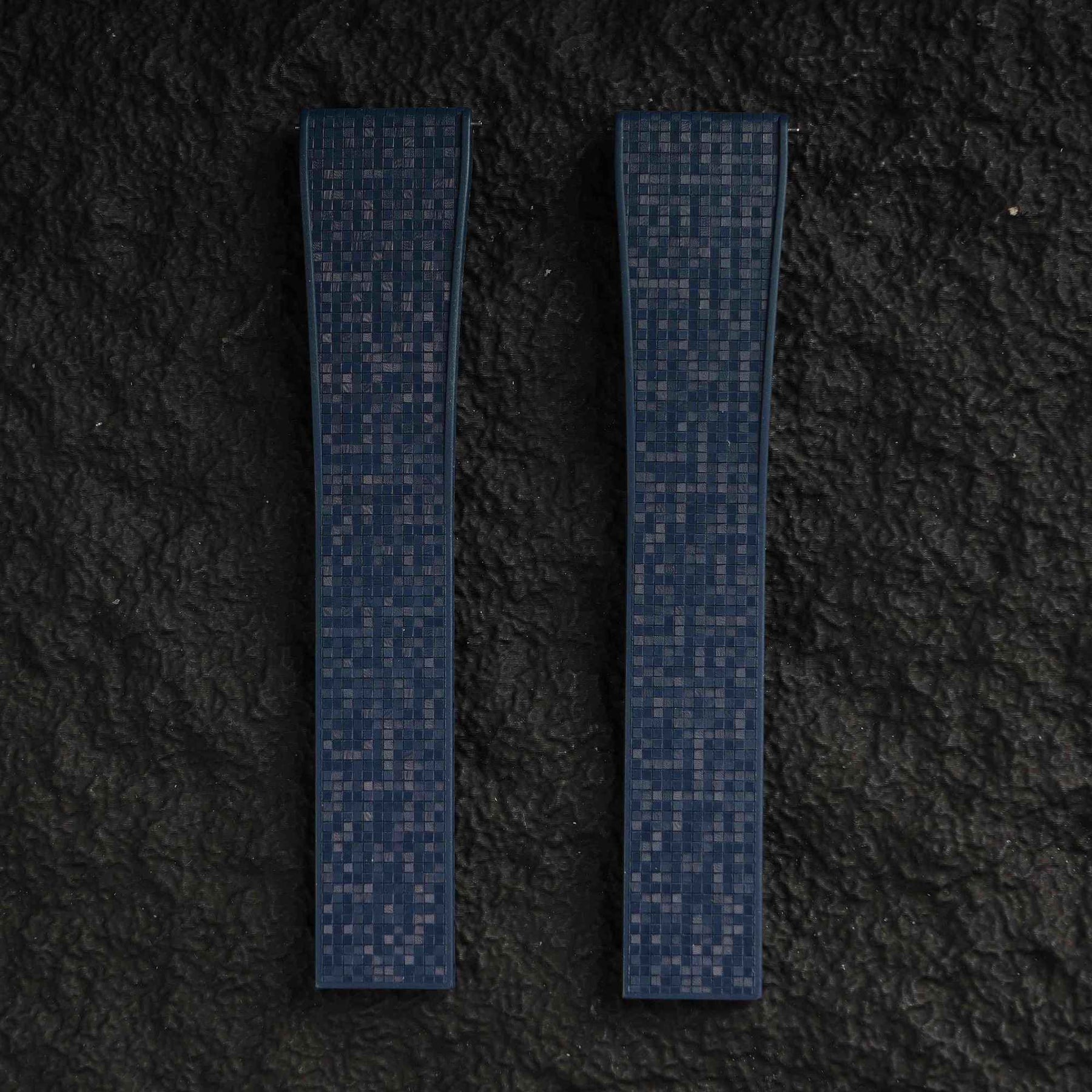 【GRID-FKM】Navy DAI-EL™ Checkered CTS Rubber Strap