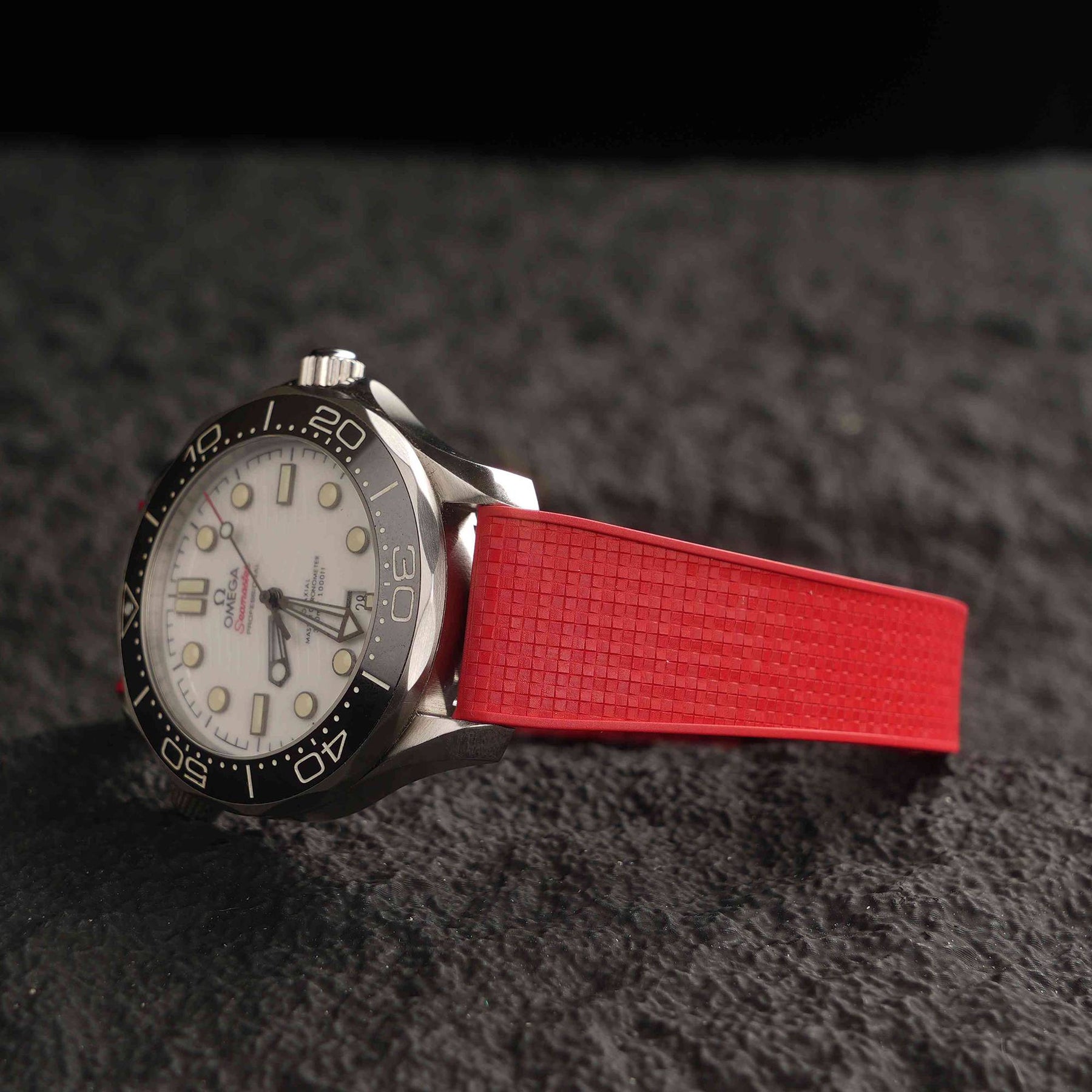 【GRID-FKM】Red DAI-EL™ Checkered CTS Rubber Strap
