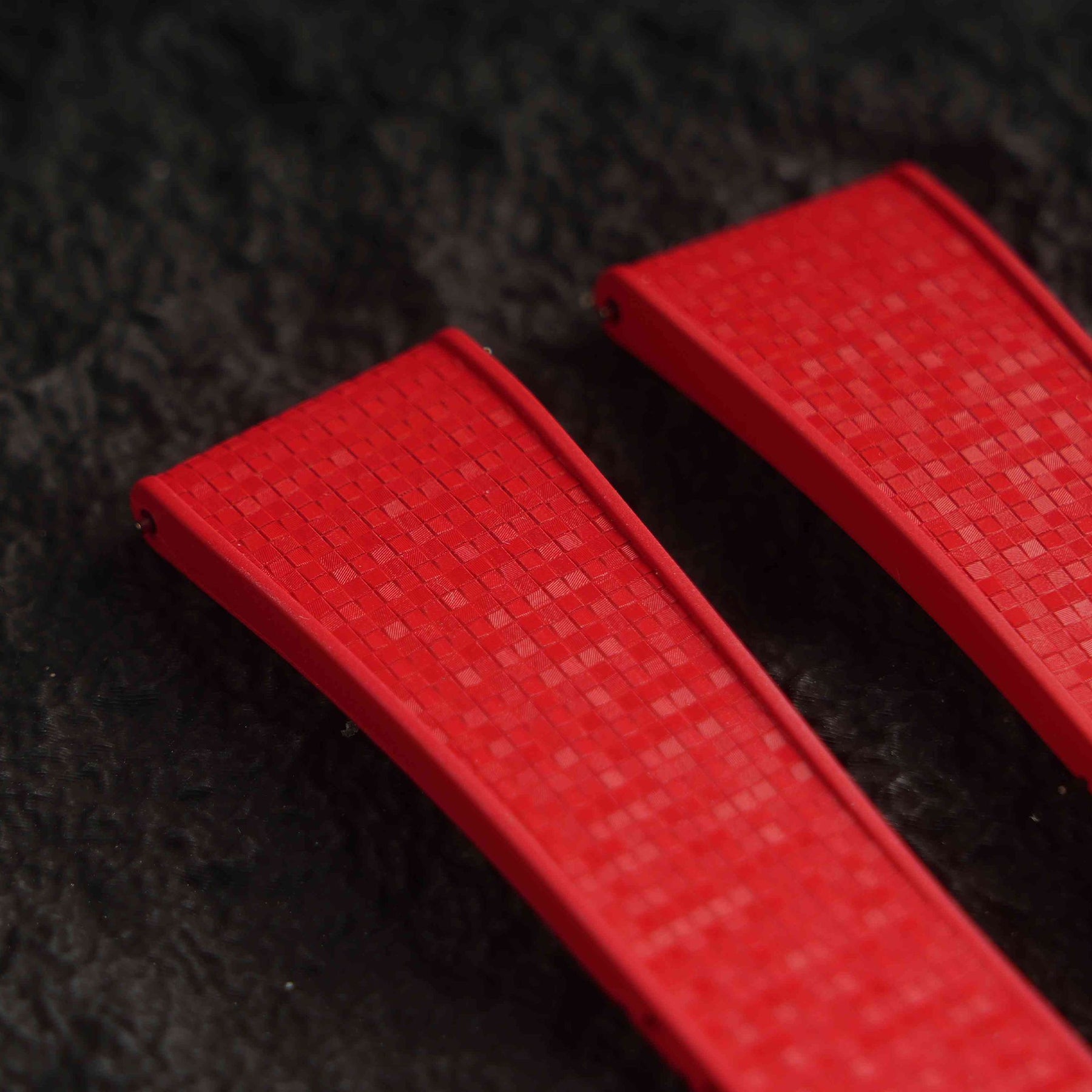 【GRID-FKM】Red DAI-EL™ Checkered CTS Rubber Strap