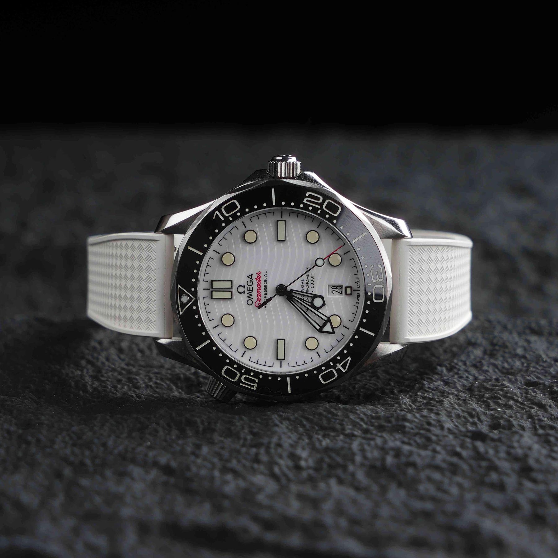 【WAFFLE-FKM】White DAI-EL™ Iconic Rubber Strap