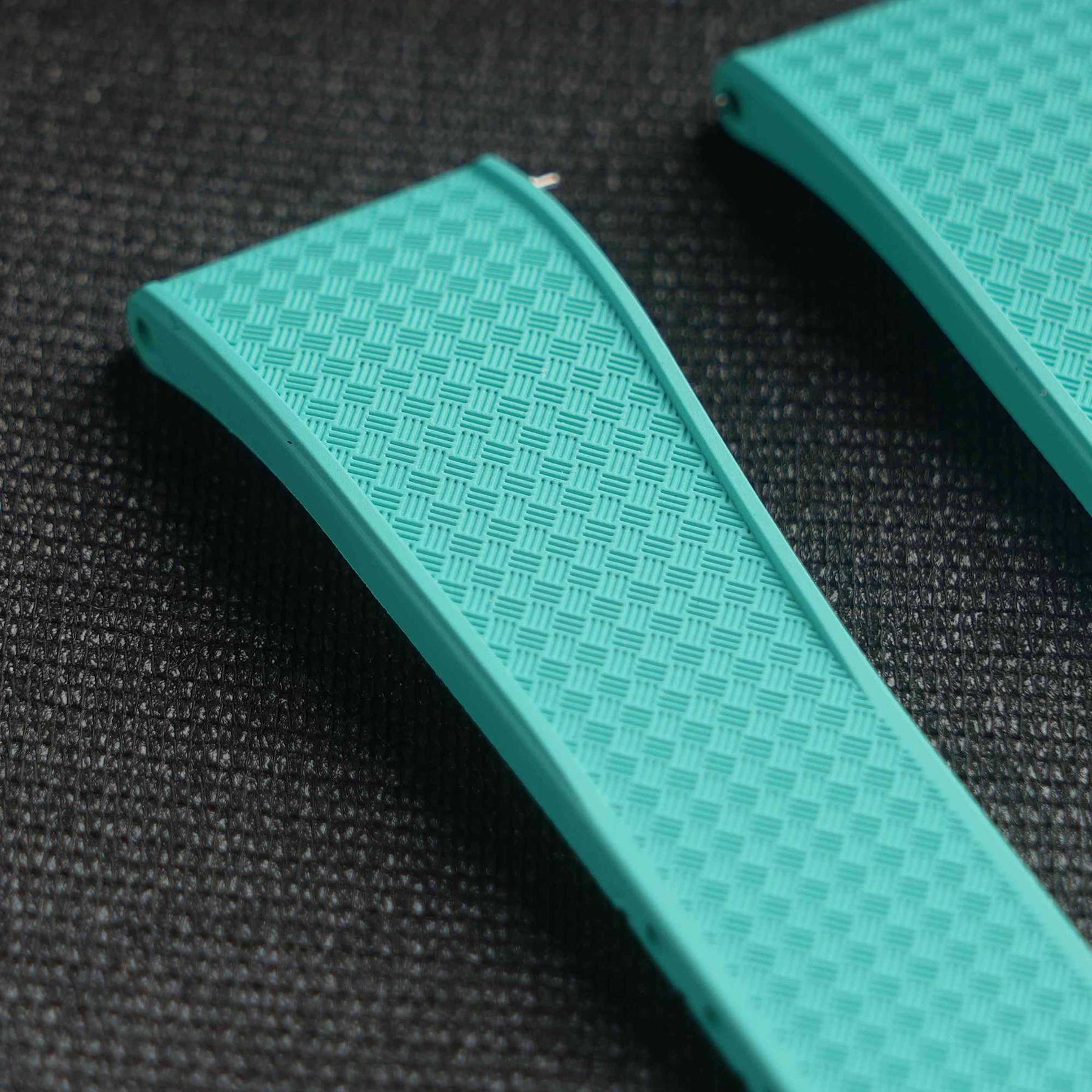 【WAFFLE-FKM】Gem Blue DAI-EL™ Iconic Rubber Strap