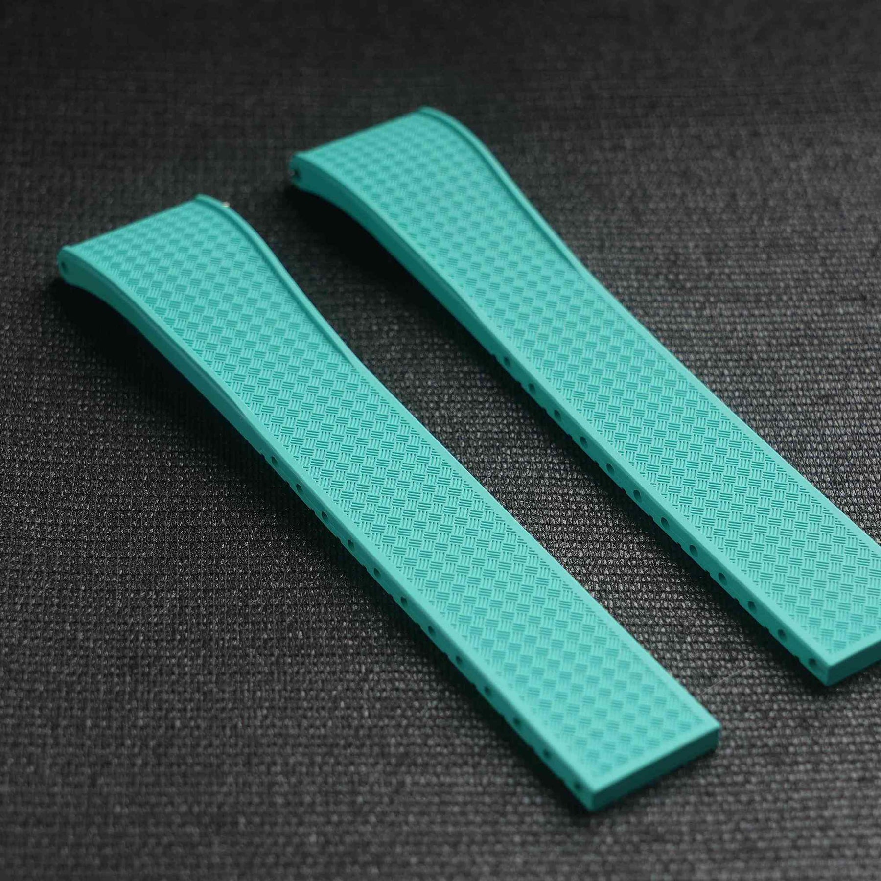 【WAFFLE-FKM】Gem Blue DAI-EL™ Iconic Rubber Strap