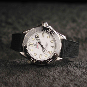 【GRID-FKM】Space Black DAI-EL™ Checkered CTS Rubber Strap