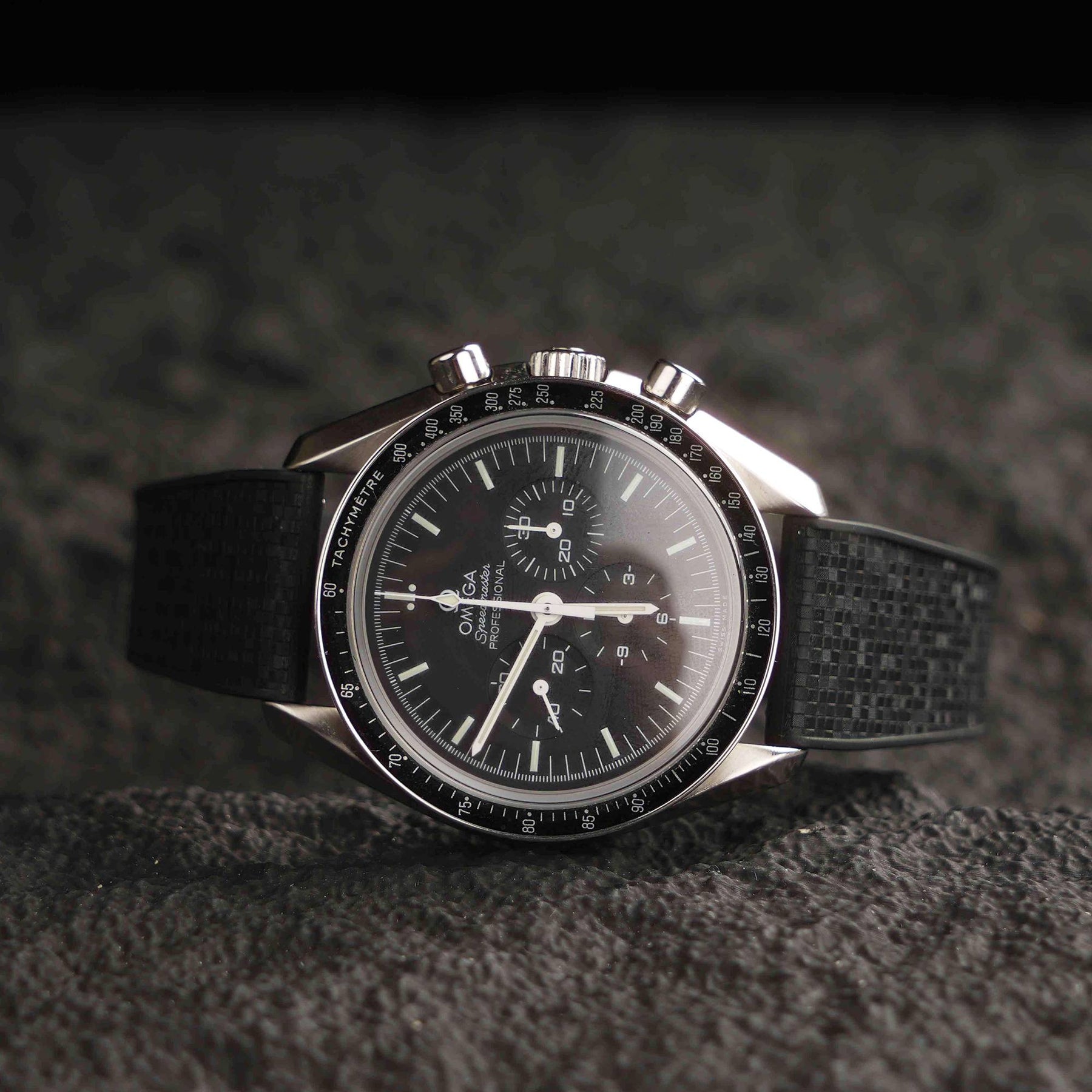 【GRID-FKM】Space Black DAI-EL™ Checkered CTS Rubber Strap