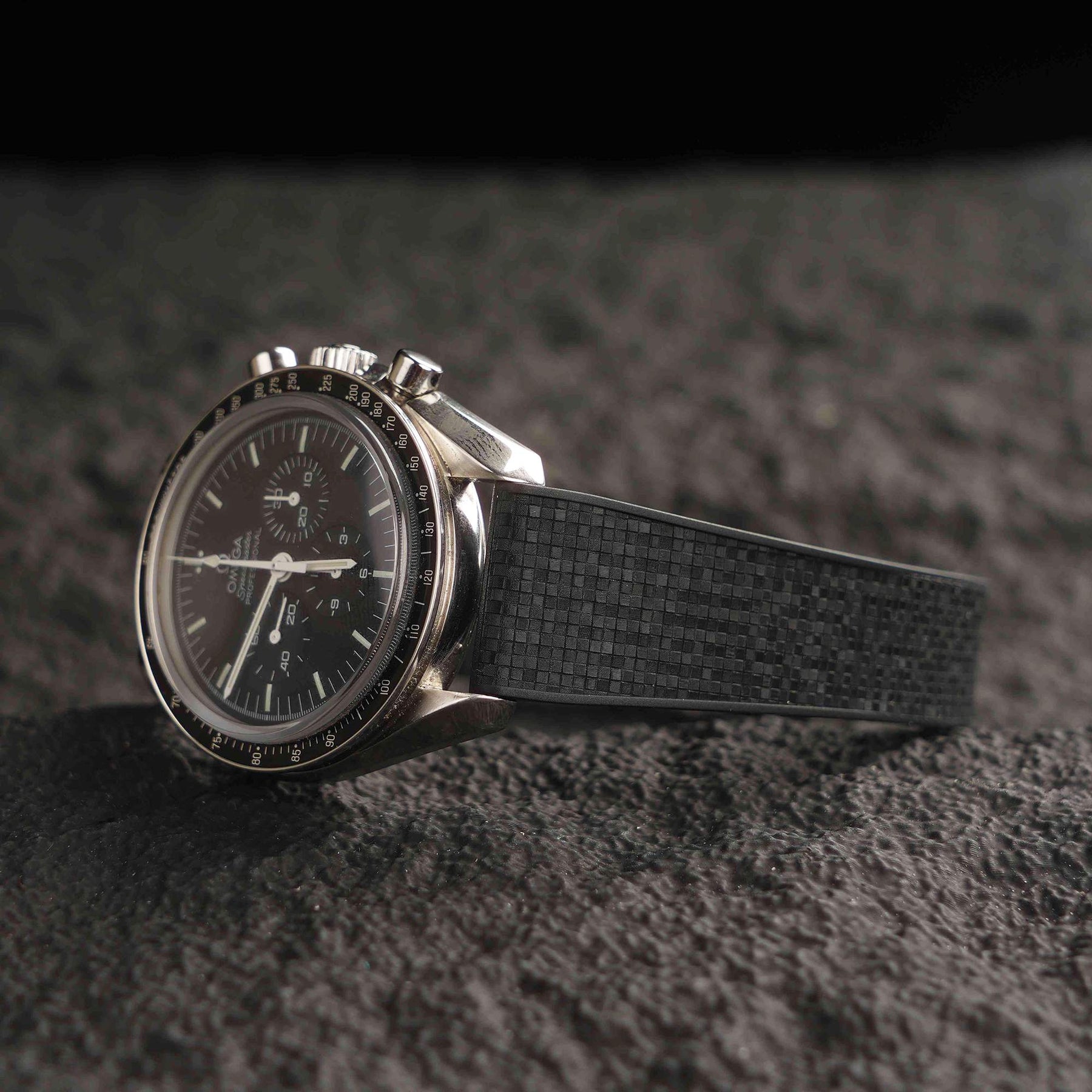 【GRID-FKM】Space Black DAI-EL™ Checkered CTS Rubber Strap