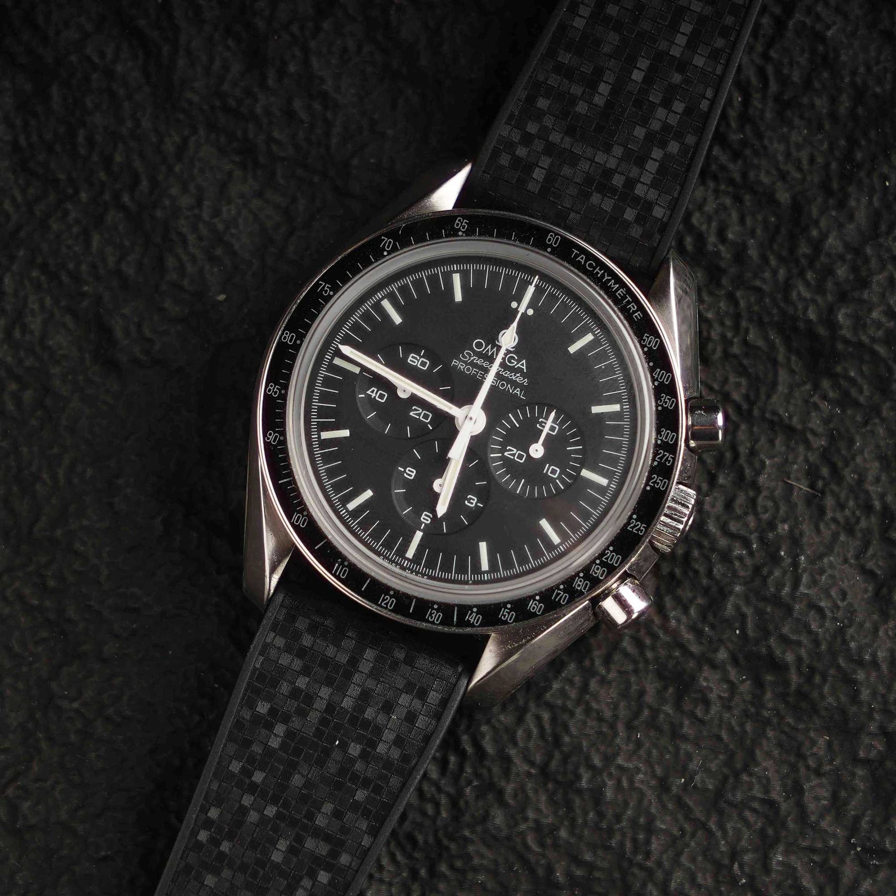 【GRID-FKM】Space Black DAI-EL™ Checkered CTS Rubber Strap