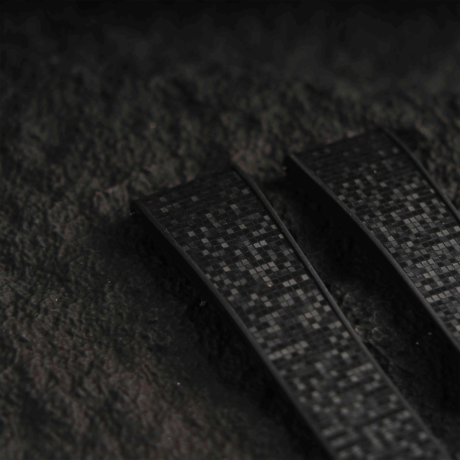 【GRID-FKM】Space Black DAI-EL™ Checkered CTS Rubber Strap
