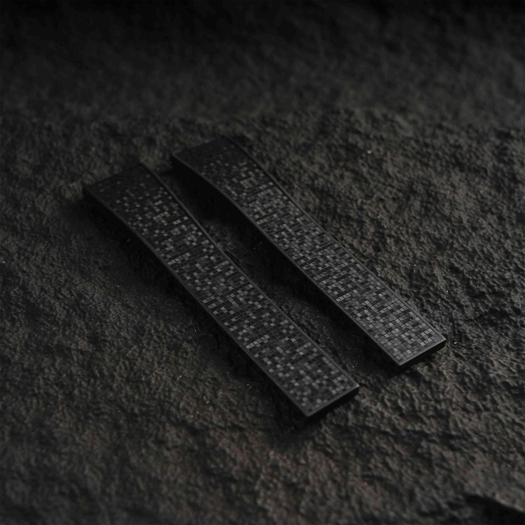 【GRID-FKM】Space Black DAI-EL™ Checkered CTS Rubber Strap