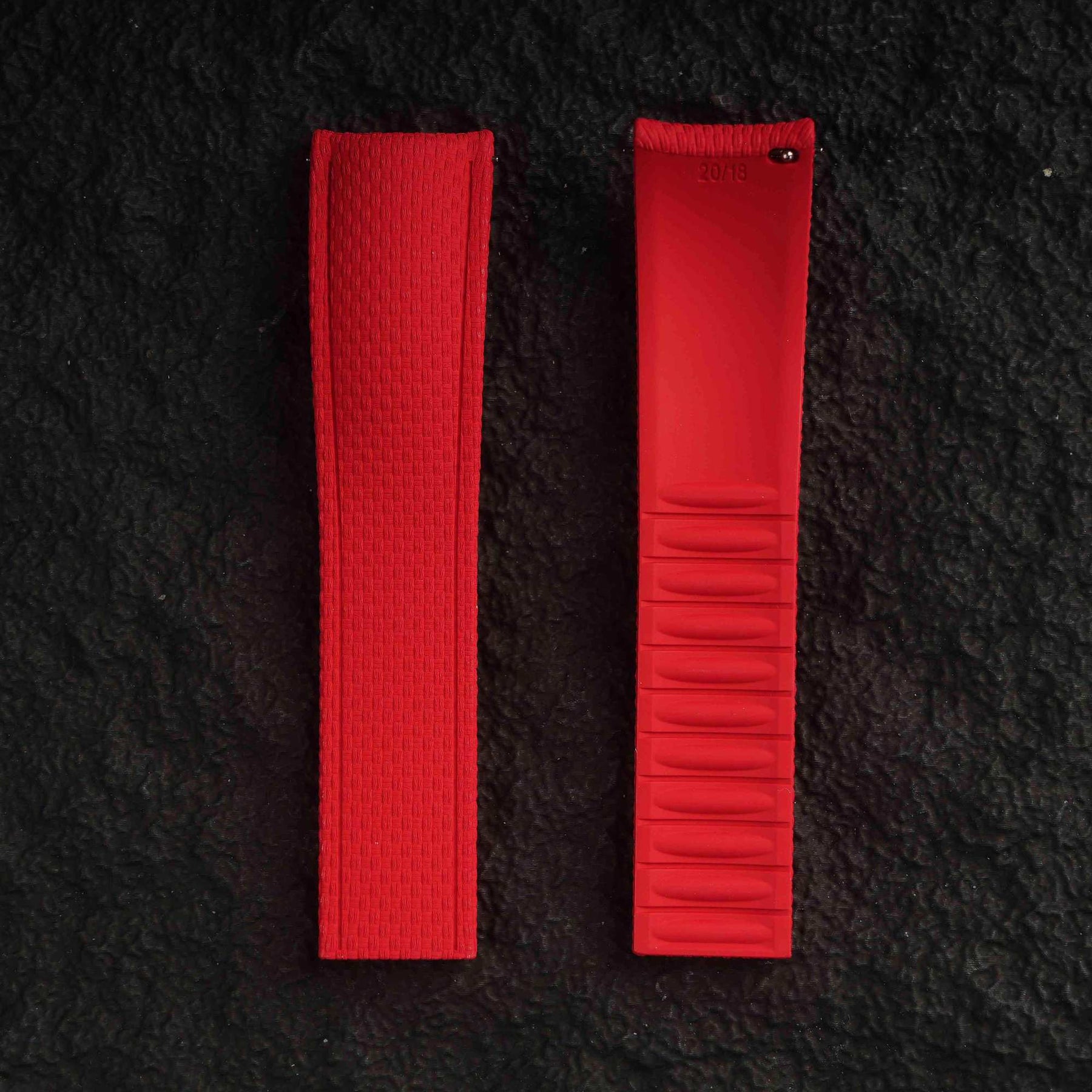 【SAILCLOTH-FKM】Red DAI-EL™ Curved-end CTS Rubber Strap