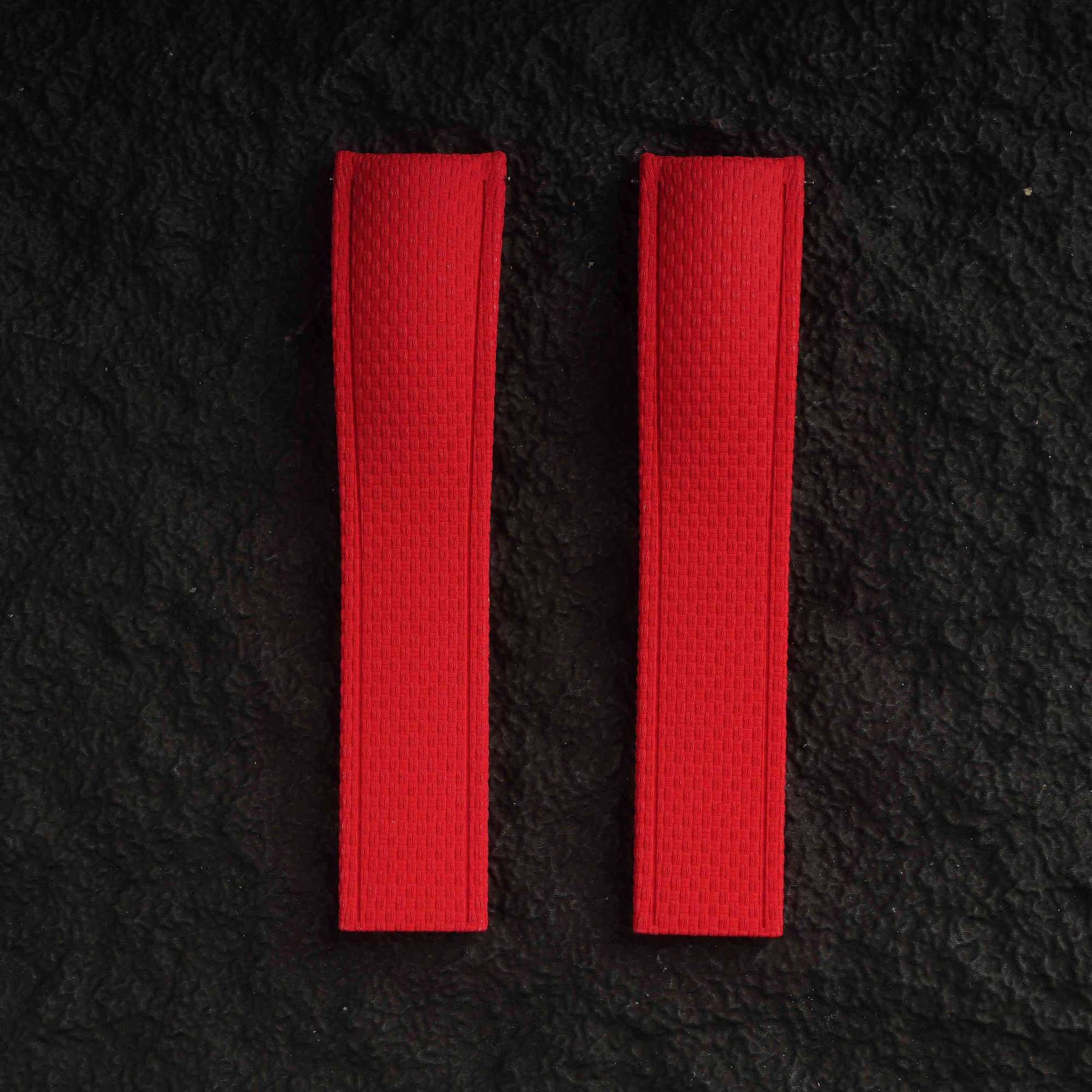 【SAILCLOTH-FKM】Red DAI-EL™ Curved-end CTS Rubber Strap