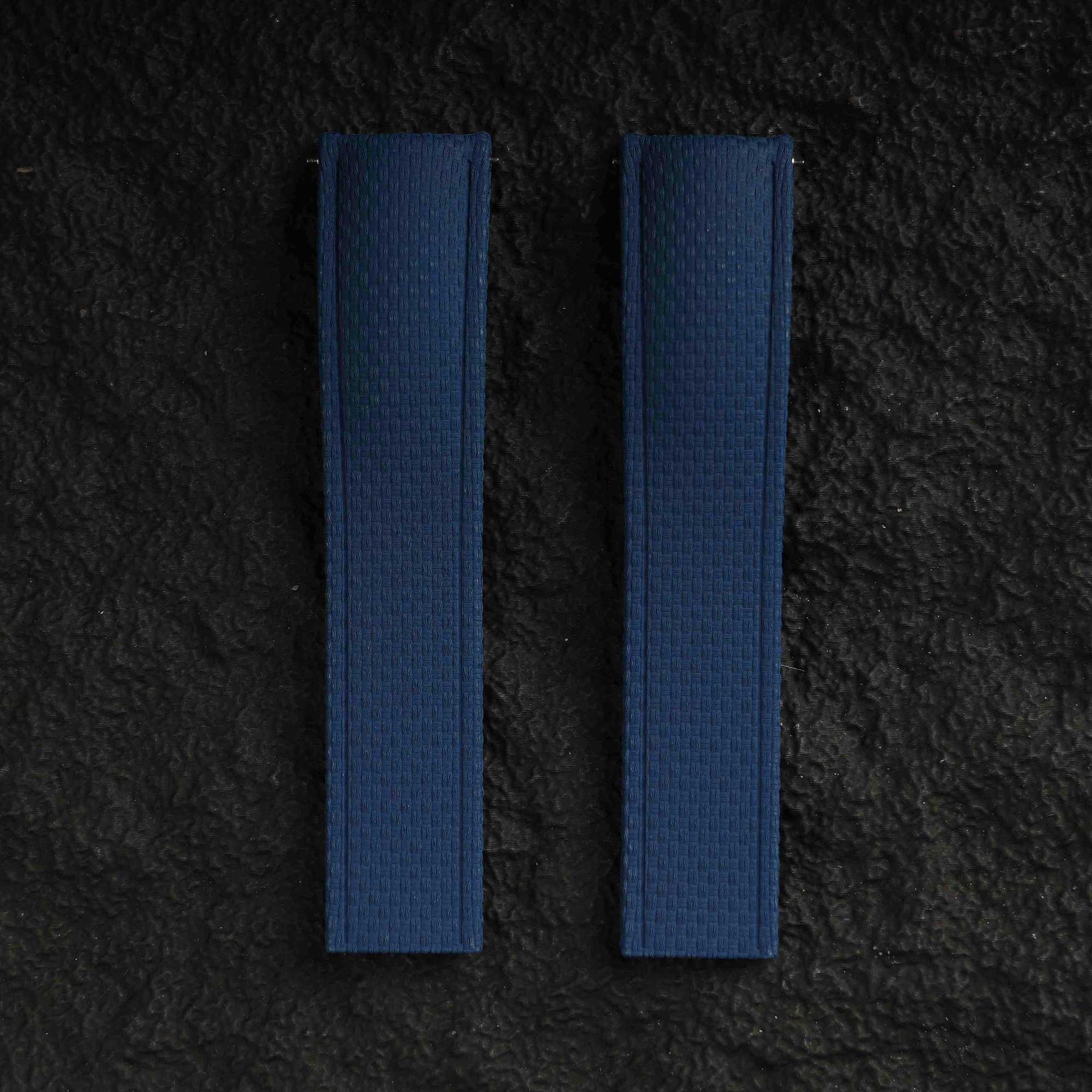 【SAILCLOTH-FKM】Navy DAI-EL™ Curved-end CTS Rubber Strap