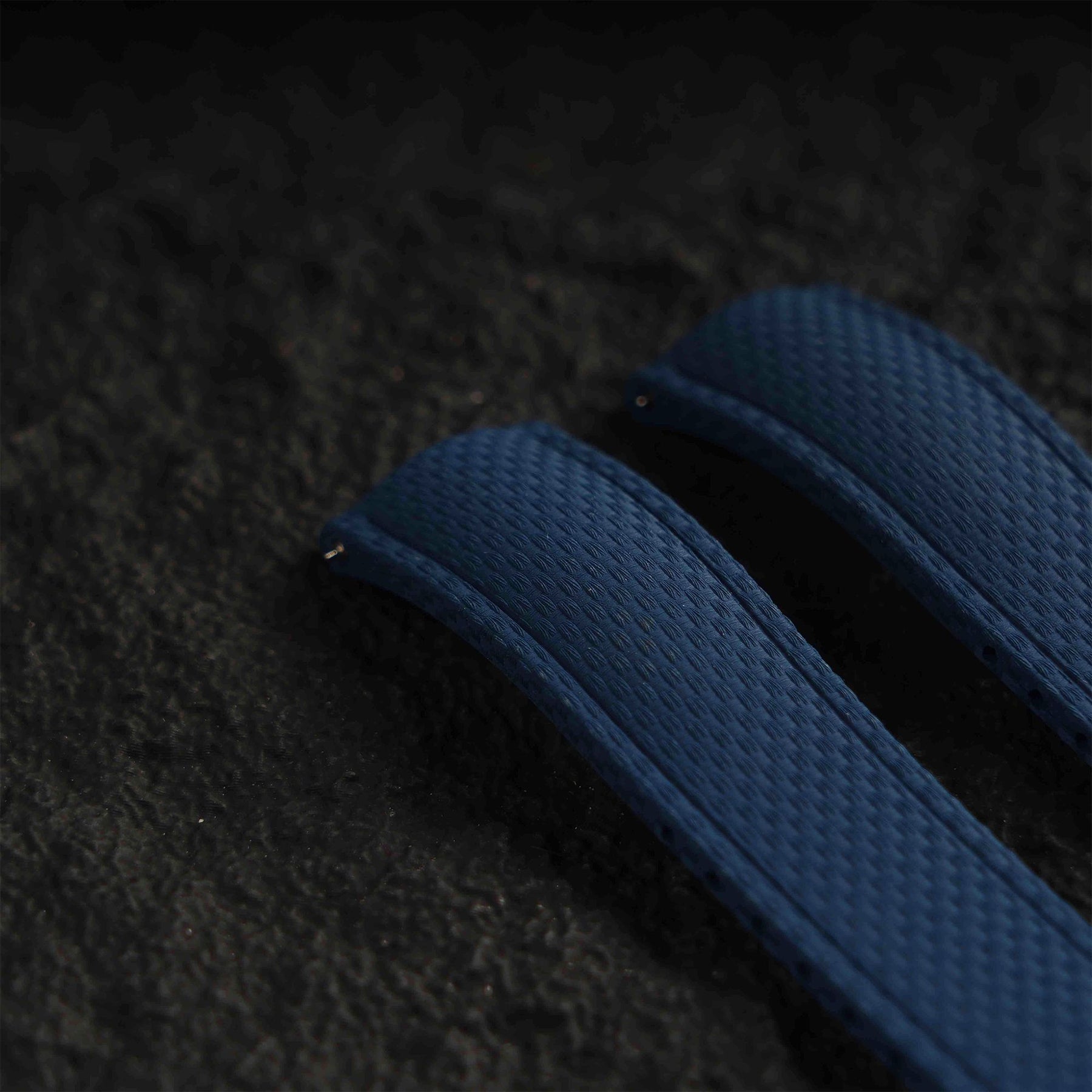 【SAILCLOTH-FKM】Navy DAI-EL™ Curved-end CTS Rubber Strap
