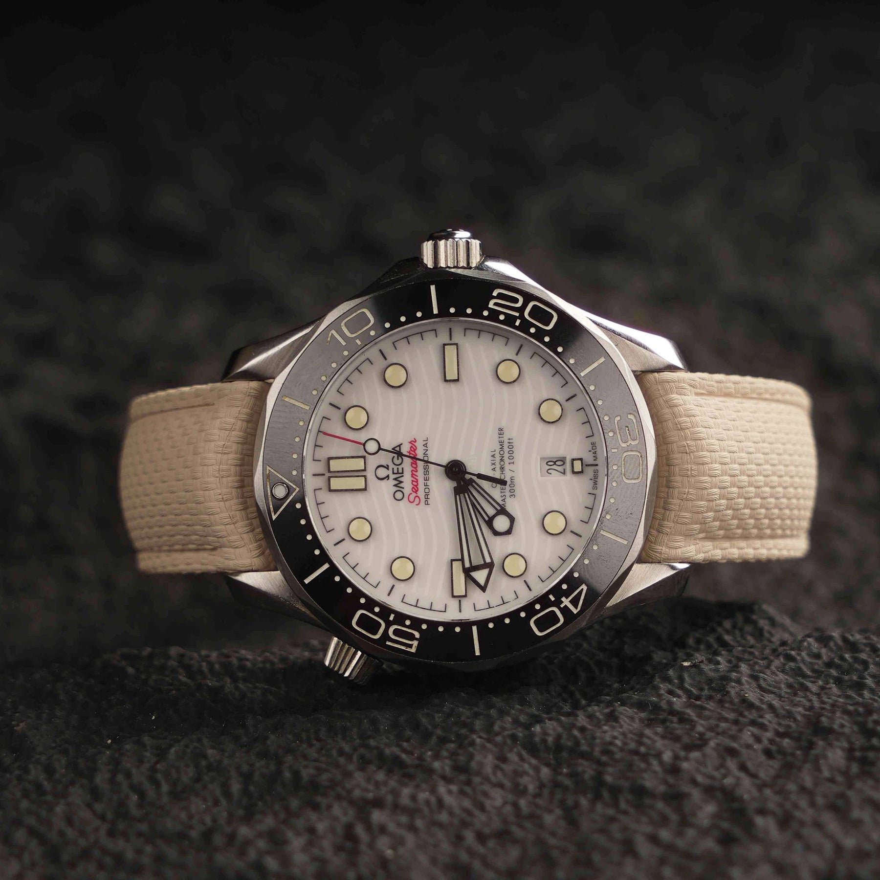 【SAILCLOTH-FKM】Beige DAI-EL™ Curved-end CTS Rubber Strap