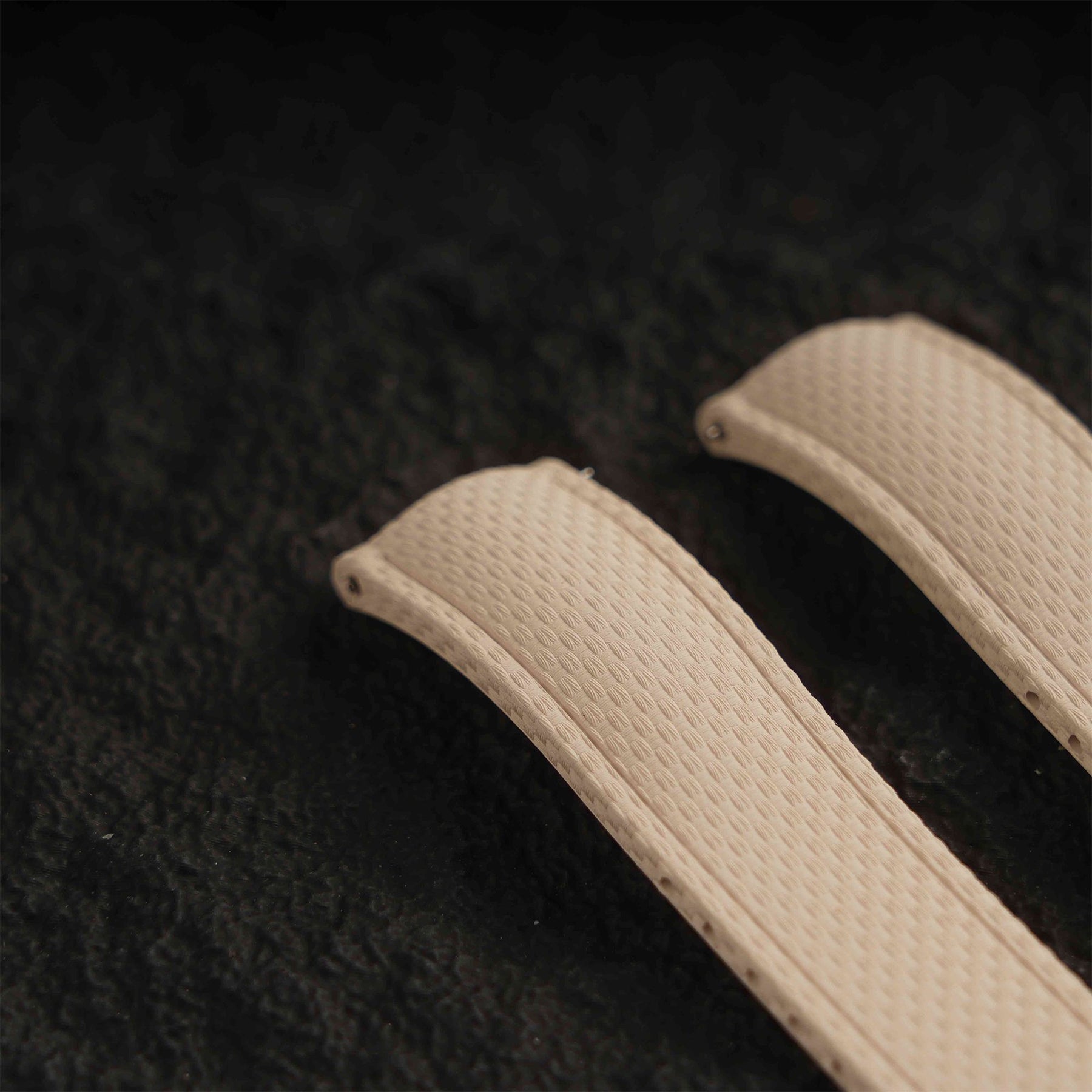 【SAILCLOTH-FKM】Beige DAI-EL™ Curved-end CTS Rubber Strap