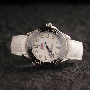 【SAILCLOTH-FKM】White DAI-EL™ Curved-end CTS Rubber Strap