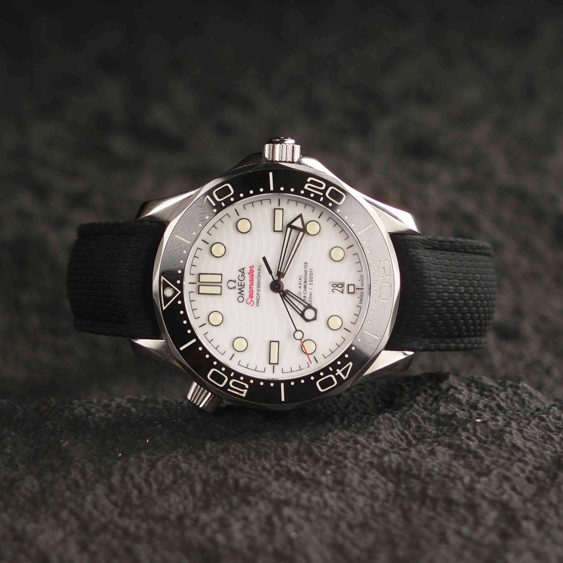 【SAILCLOTH-FKM】Space Black DAI-EL™ Curved-end CTS Rubber Strap