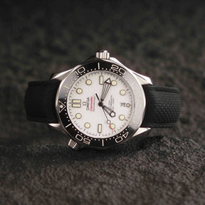 【SAILCLOTH-FKM】Space Black DAI-EL™ Curved-end CTS Rubber Strap