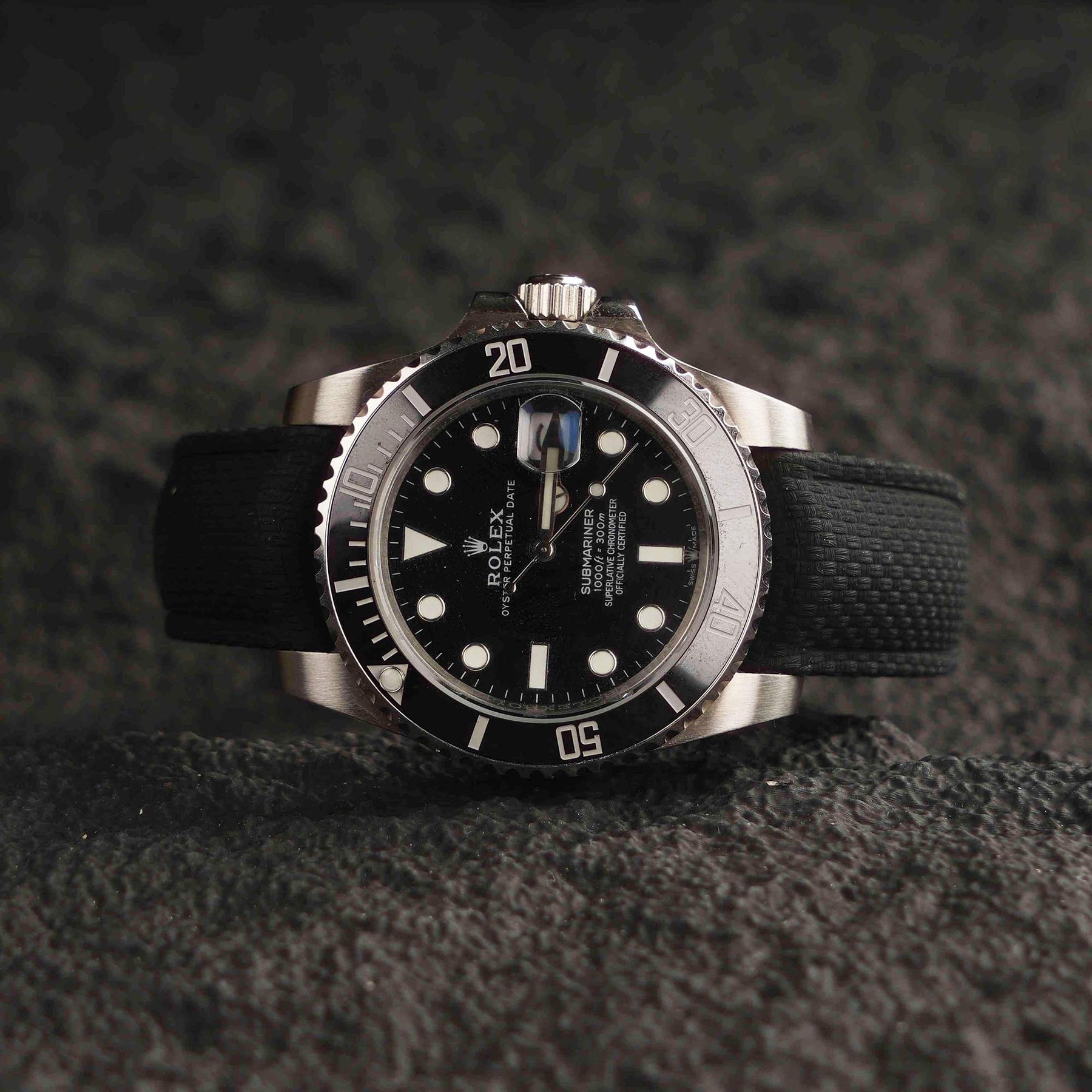 【SAILCLOTH-FKM】Space Black DAI-EL™ Curved-end CTS Rubber Strap