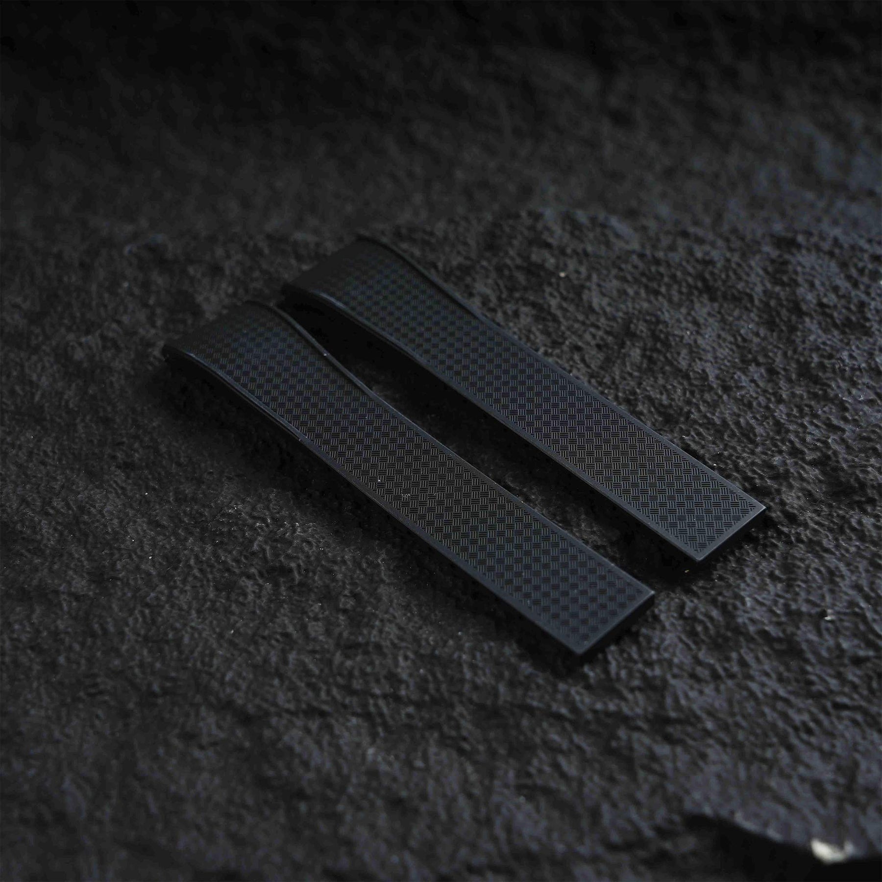 【SAILCLOTH-FKM】Space Black DAI-EL™ Curved-end CTS Rubber Strap
