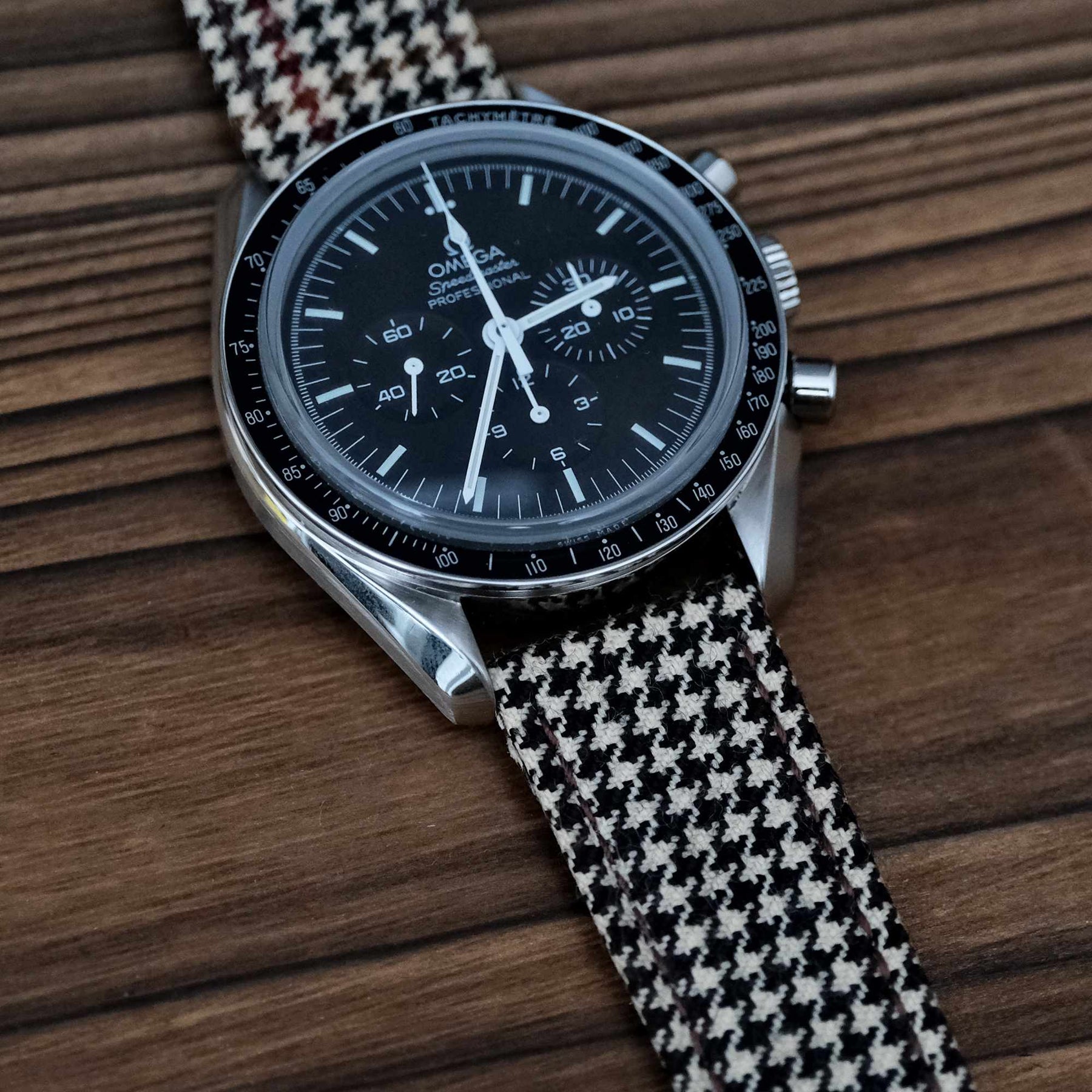 Light Brown & Red Royal VV150 Houndstooth Strap