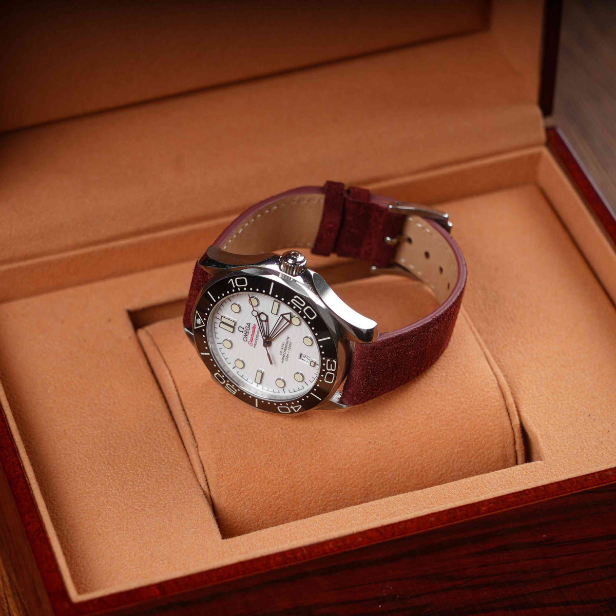 【Suede】Burgundy Red Vintage Strap